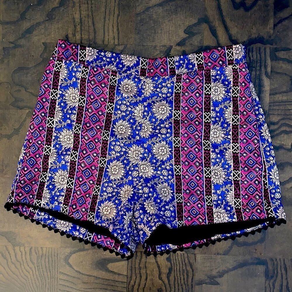 Hollister floral boho shorts size 3